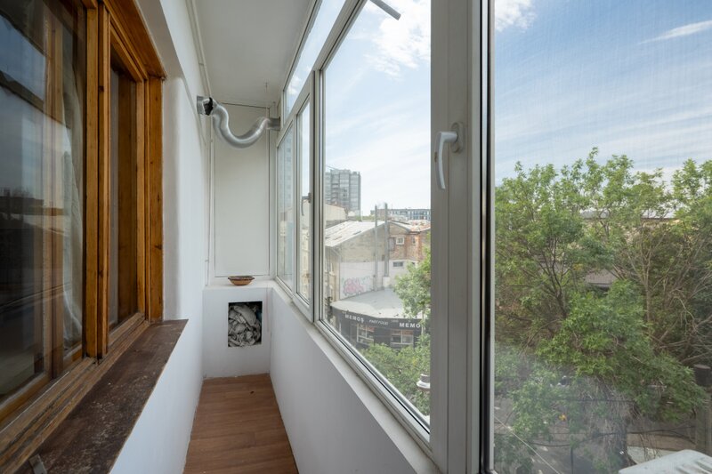 Dr. Felix, vanzare garsoniera.