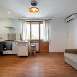 Dr. Felix, vanzare garsoniera